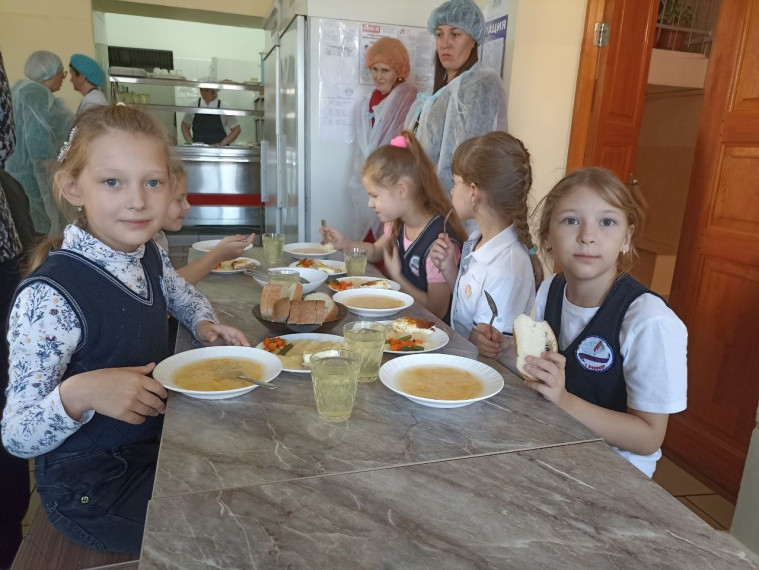 Комиссия родительского контроля проверила качество питания в школе №78..